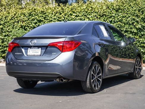 Used 2017 Toyota Corolla SE w/ SE Premium Package FWD image 6