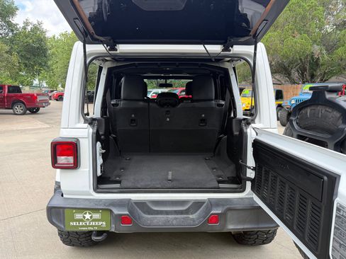 Used 2021 Jeep Wrangler Unlimited Sahara AWD/4WD image 16