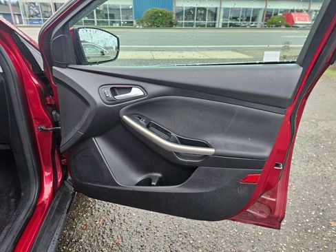 Used 2017 Ford Focus Titanium w/ Titanium Technology Package image 10