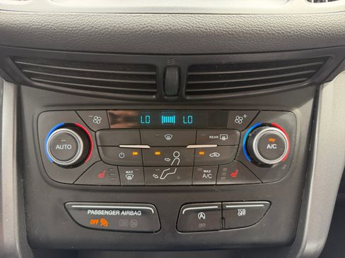 Used 2019 Ford Escape SE FWD image 11
