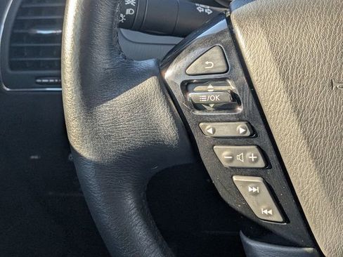 Used 2023 Nissan Armada SL w/ Captain's Chairs Package image 25