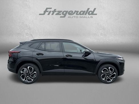 New 2026 Chevrolet Trax RS w/ Sunroof Package FWD image 4