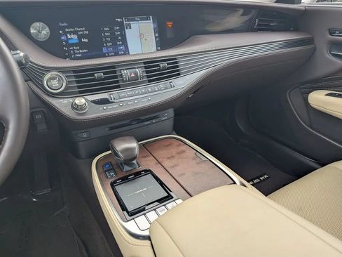 Used 2018 Lexus LS 500 w/ Accessory Package (Z2) RWD image 24