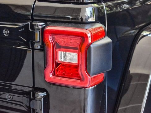 Used 2022 Jeep Wrangler Unlimited Sahara image 7