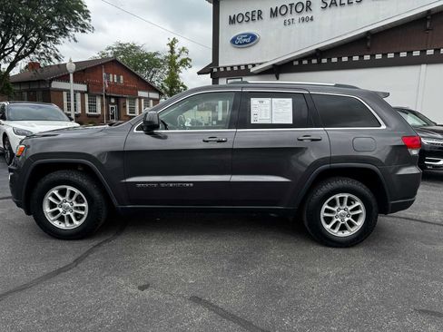 Used 2019 Jeep Grand Cherokee Laredo AWD/4WD image 4