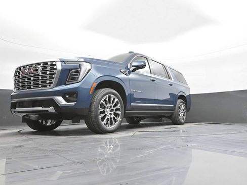 New 2026 GMC Yukon XL Denali w/ Denali Reserve Package image 38