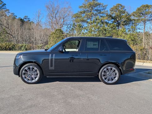New 2025 Land Rover Range Rover SE image 8