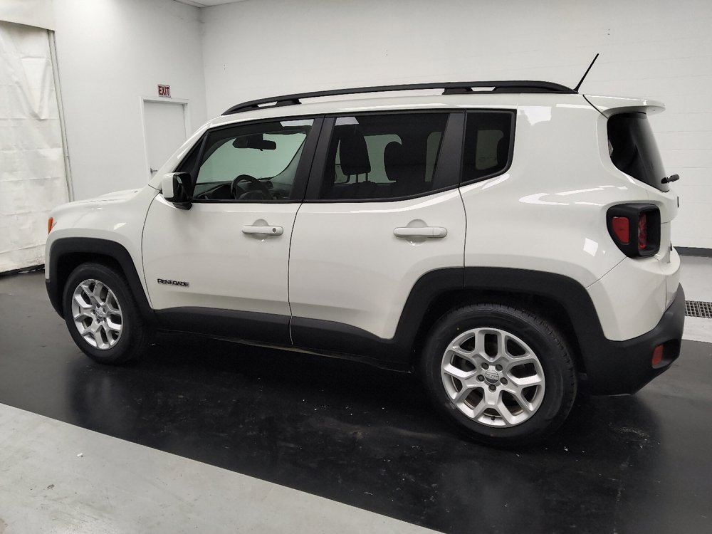Used 2017 Jeep Renegade Latitude FWD image 3