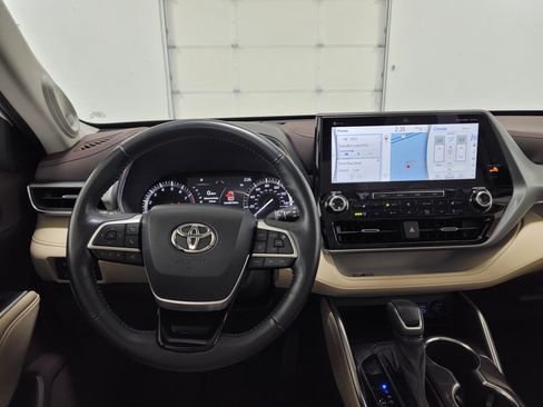 Used 2022 Toyota Highlander Platinum AWD/4WD image 11