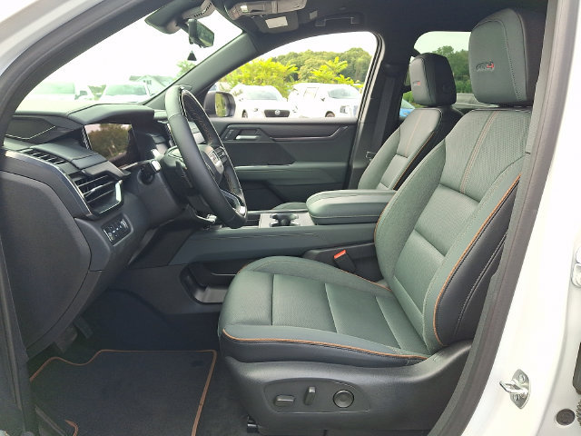 Used 2025 GMC Acadia AT4 w/ Super Cruise Package AWD/4WD image 2