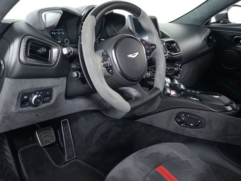 Used 2023 Aston Martin V8 Vantage Coupe RWD image 4