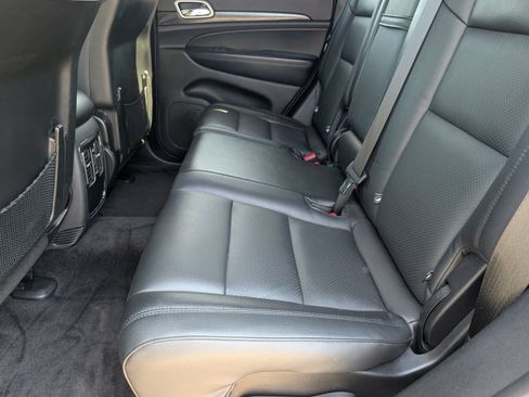 Used 2018 Jeep Grand Cherokee Laredo RWD image 7