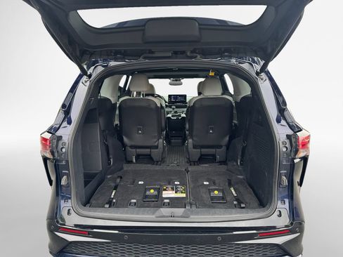 Used 2025 Toyota Sienna XSE w/ XSE Plus Package AWD/4WD image 25