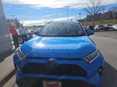 Used 2020 Toyota RAV4 XLE image 5