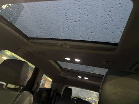 Used 2020 Buick Enclave Premium w/ Sun and Sites Package image 22