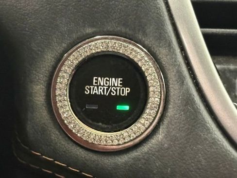 Used 2022 Chevrolet Trax LT w/ Driver Confidence Package FWD image 25