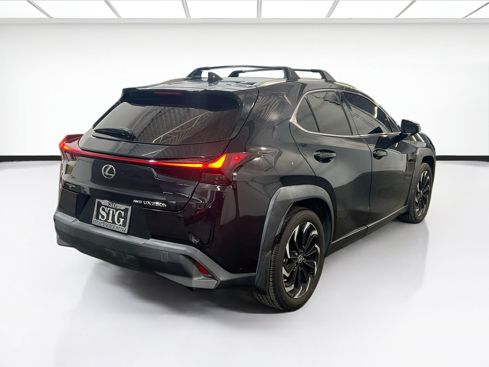 Used 2023 Lexus UX 250h AWD image 4