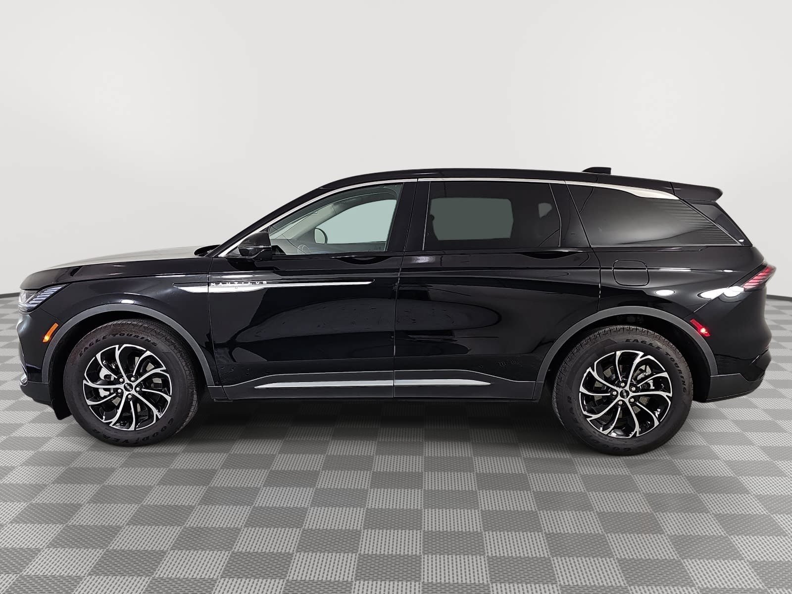 Used 2026 Lincoln Nautilus Premier w/ Equipment Group 102A AWD/4WD image 5