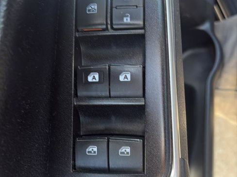 Used 2017 Toyota Camry SE w/ Moonroof Package FWD image 32