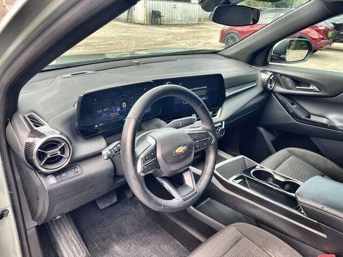 Used 2025 Chevrolet Equinox LT FWD image 11