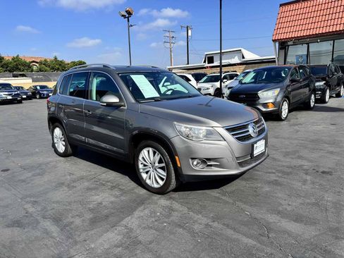 Used 2011 Volkswagen Tiguan SEL FWD image 8