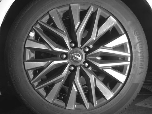 Used 2025 Nissan Altima 2.5 SV image 11