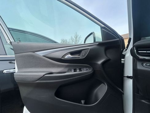 Used 2025 Buick Envista Preferred image 18