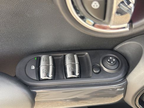 Used 2017 MINI Cooper 4-Door Hardtop image 16