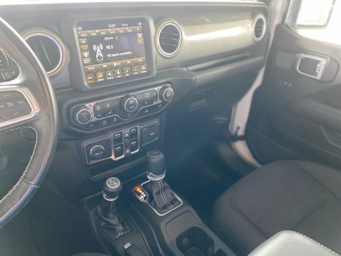 Used 2022 Jeep Wrangler Unlimited Sahara w/ Cold Weather Group AWD/4WD image 23