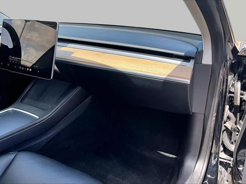 Used 2022 Tesla Model 3 Standard Range RWD image 16