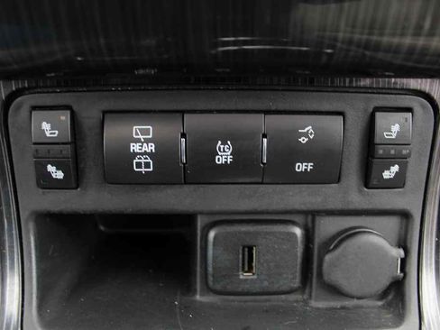 Used 2017 Chevrolet Traverse LT FWD image 21