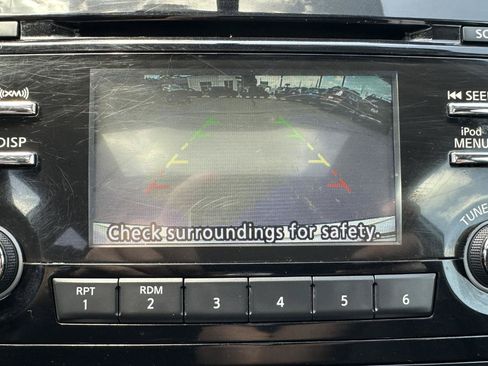 Used 2017 Nissan Rogue SV AWD/4WD image 66