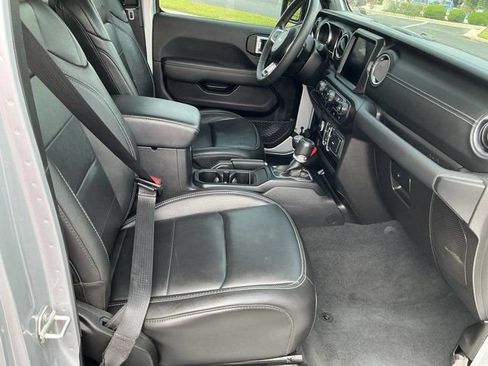 Used 2023 Jeep Wrangler Unlimited Sahara AWD/4WD image 19