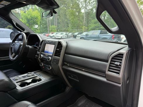 Used 2020 Ford Expedition XLT w/ Equipment Group 202A AWD/4WD image 28