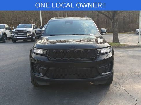 Used 2023 Jeep Grand Cherokee Altitude image 8