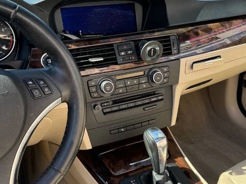 Used 2013 BMW 335i Convertible w/ Premium Pkg image 9