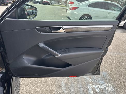 Used 2016 Volkswagen Passat 1.8T SEL Premium image 33