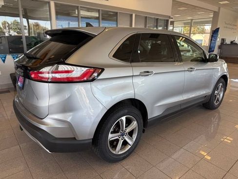 Used 2022 Ford Edge SEL w/ Convenience Package AWD/4WD image 3