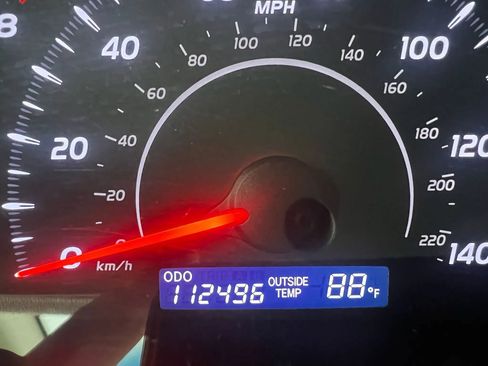 Used 2010 Toyota Camry LE image 7