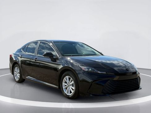 Used 2025 Toyota Camry LE FWD image 6