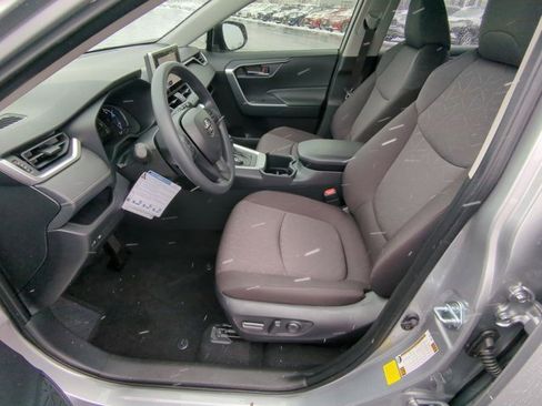 Used 2025 Toyota RAV4 XLE image 8