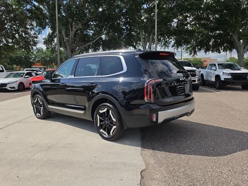 Certified 2023 Kia Telluride EX w/ EX Captain's Chair Package AWD/4WD image 6