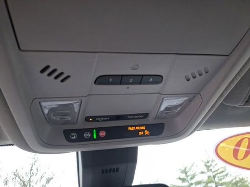 Used 2020 Chevrolet Equinox LT FWD image 18