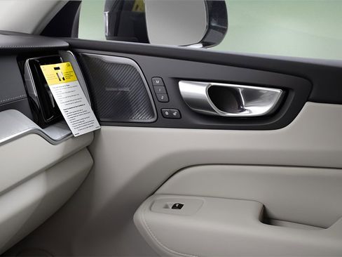 Certified 2024 Volvo XC60 T8 Ultimate w/ Protection Package Premier image 13