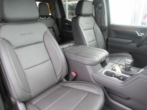 Used 2025 GMC Sierra 1500 Denali w/ Denali Reserve Package AWD/4WD image 9
