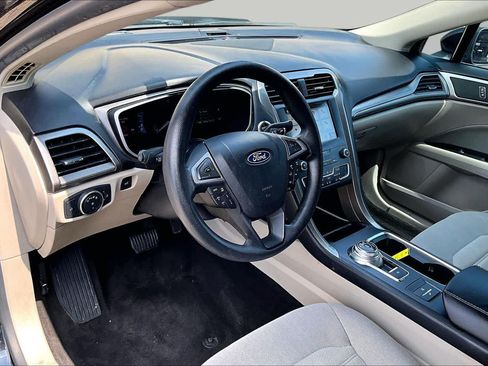 Used 2019 Ford Fusion SE FWD image 18