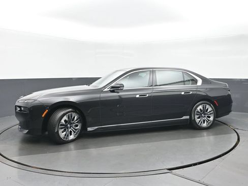 Used 2023 BMW i7 xDrive60 AWD/4WD image 6