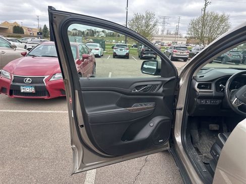 Used 2022 GMC Acadia Denali w/ Denali Ultimate Package image 17