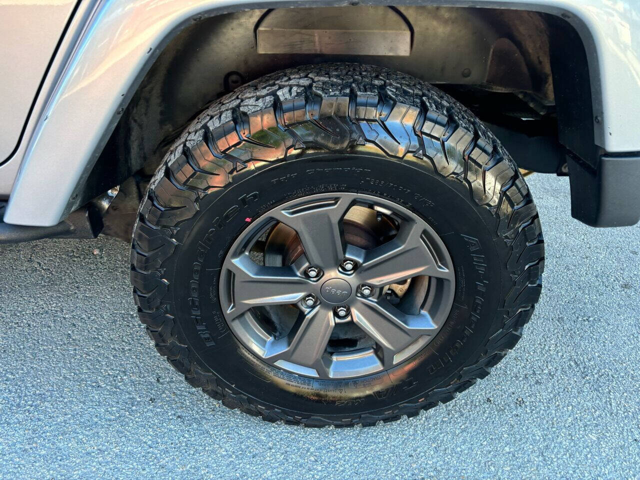 Used 2018 Jeep Wrangler Unlimited Rubicon AWD/4WD image 39