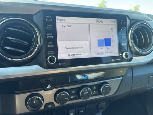 Used 2022 Toyota Tacoma SR5 w/ Technology Package AWD/4WD image 23